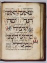 Seite einer mittelalterlichen Handschrift mit großen rot verzierten hebräischen Schriftzeichen. Darin ein löwenartiges Fabeltier, ein eigenartiges Vogelwesen sowie eine Burg am Bildrand als dekorative Elemente