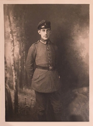 Bild von Paul Moses in seiner Uniform vom Ersten Weltrkrieg