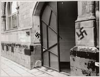 Bild geschändeter Synagoge Roonstraße. Fotograf: Hansherbert Wirtz © Historisches Archiv der Stadt Köln mit Rheinischem Bildarchiv [rba_d058781]  