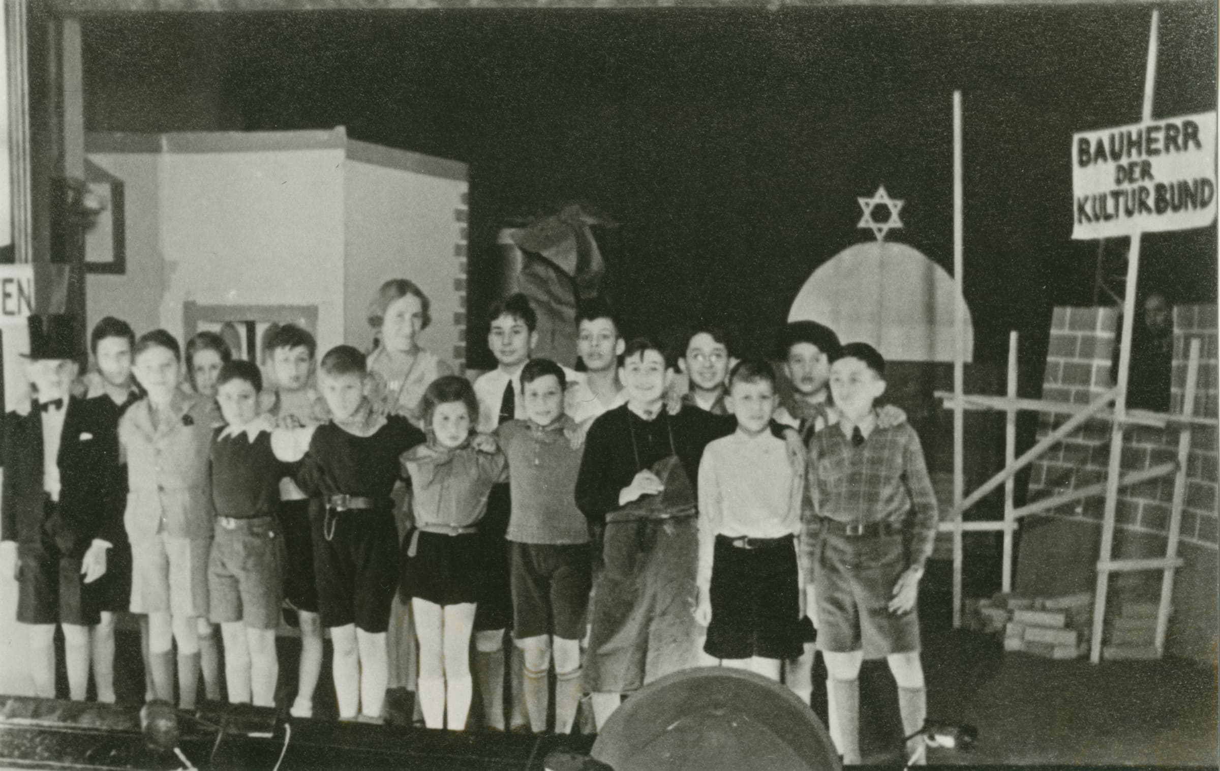 Group photo of around 16 children and Flora Jöhlinger, b/wGroup photo of around 16 children and Flora Jöhlinger, b/w