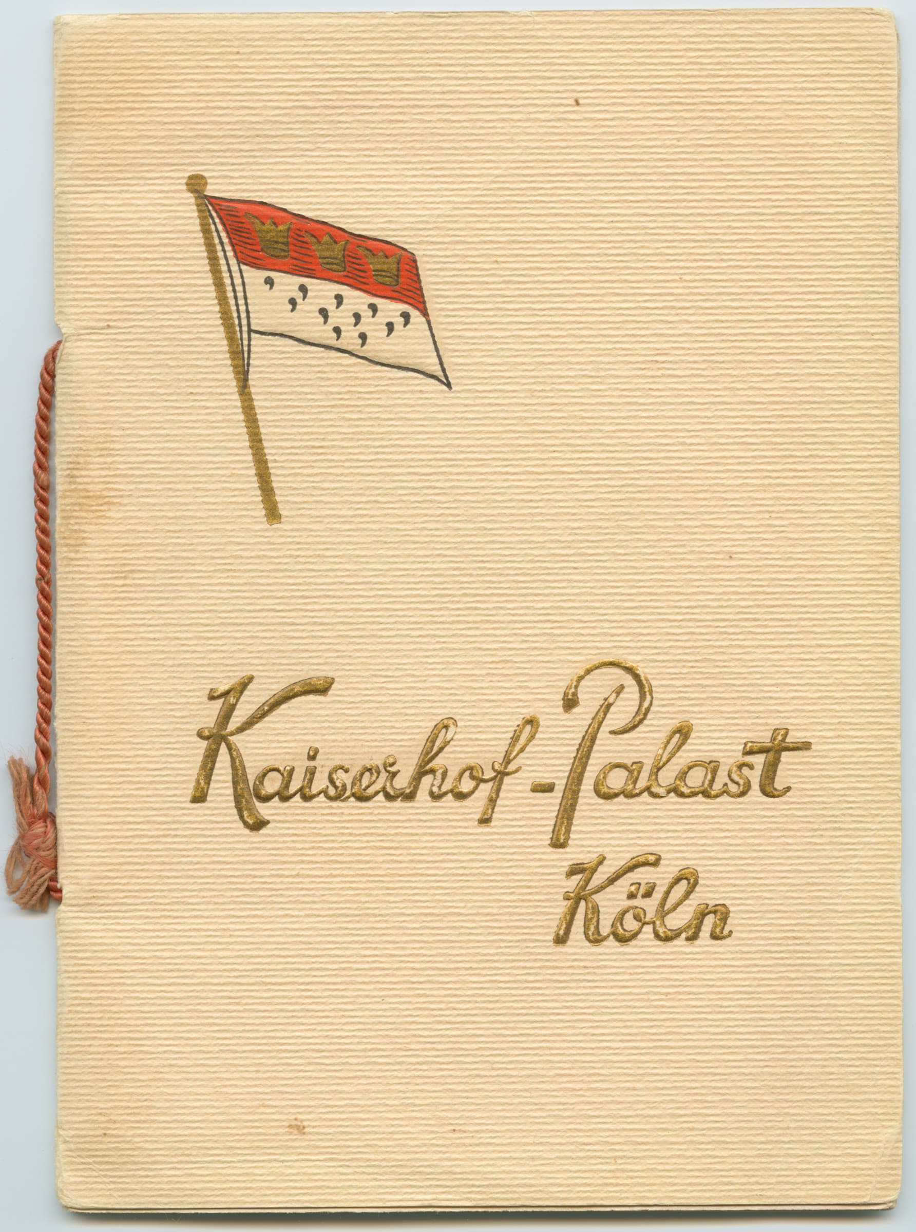 Titelblatt des Programmheftes, Creme-Farben, Flagge von Karnevalsverein oben links und darunter Schrift "Kaiserhof-Palast Köln"