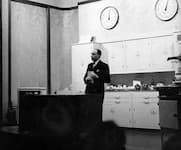  Walter Fließ introducing vegetarian cuisine in London, 1939.
